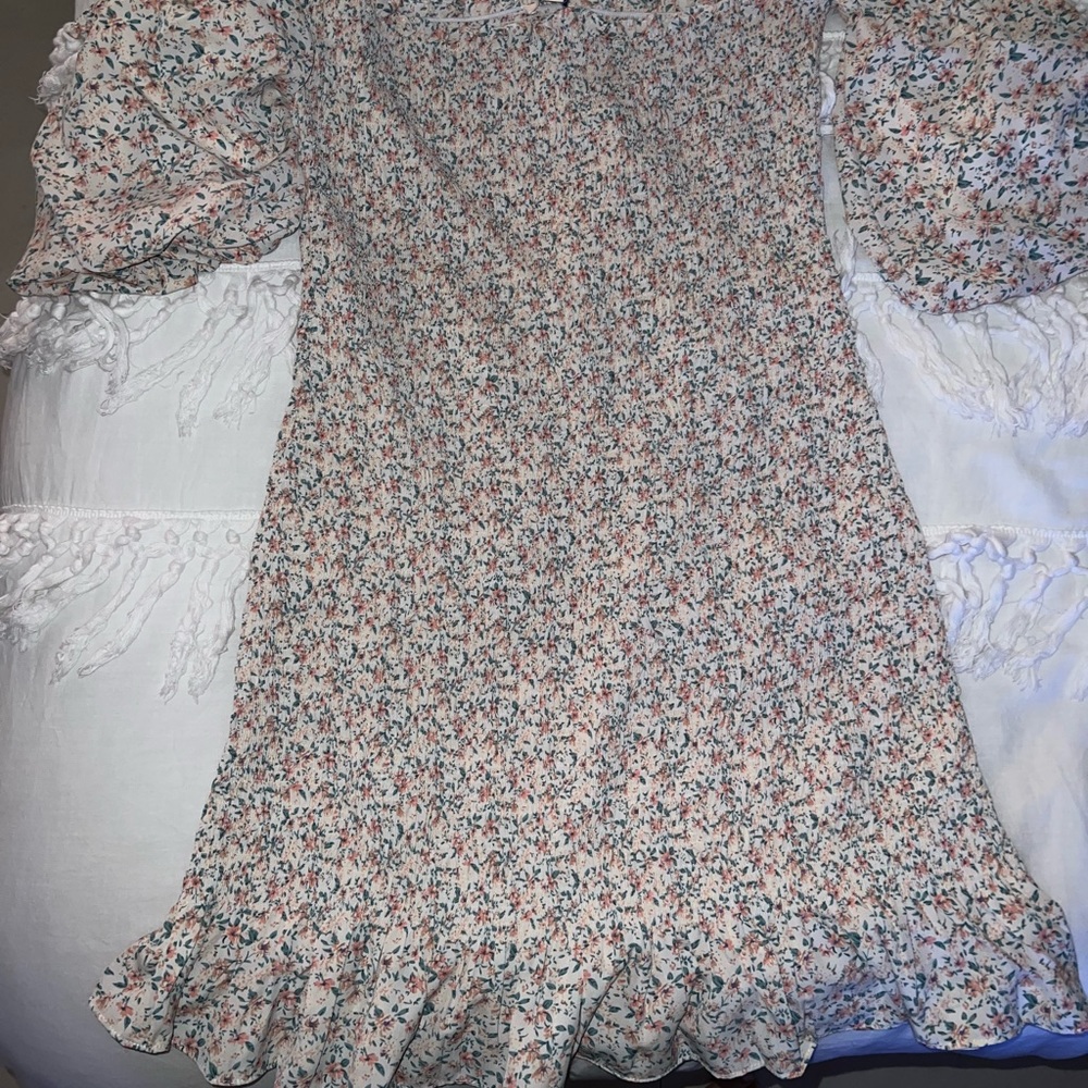 Never worn off the shoulder puff sleeve floral dress.